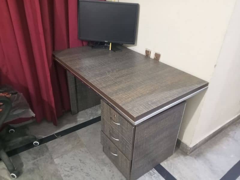 2 office Tables 10/10 Condition 3