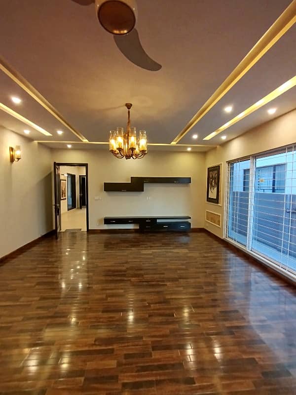 1 Kanal House For Rent In DHA Phase 7 5 Beds, 6 Bathrooms 9