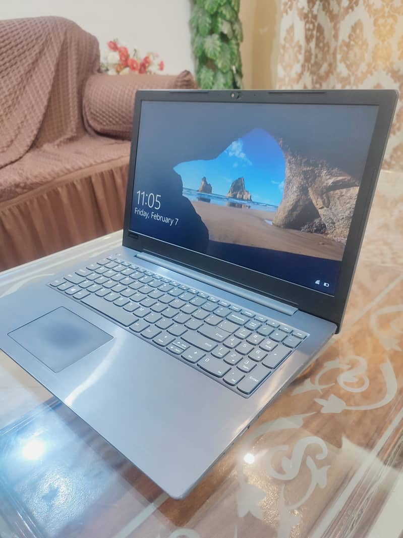 Lenovo IdeaPad V330 i5 8 Gen 1