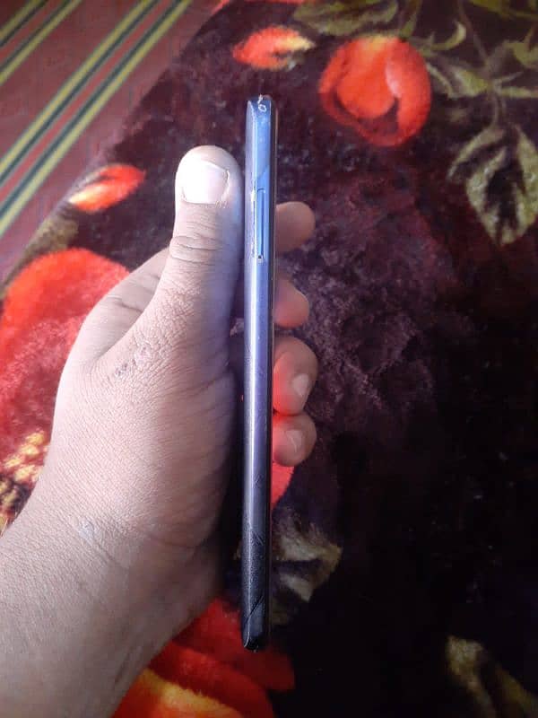 Huawei mate  condition 9:10  battery good ek side  screen Thodi damage 4