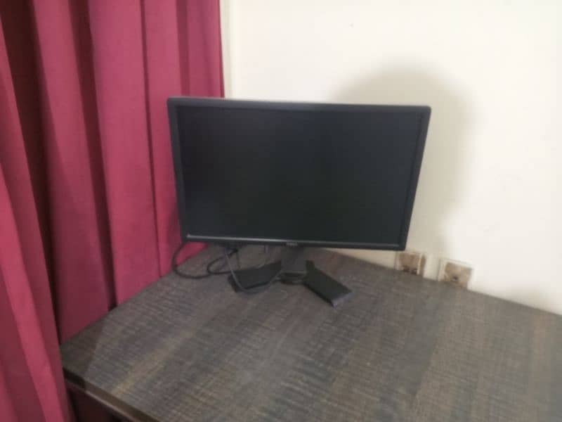 24 Inch Dell Model U2412M 0