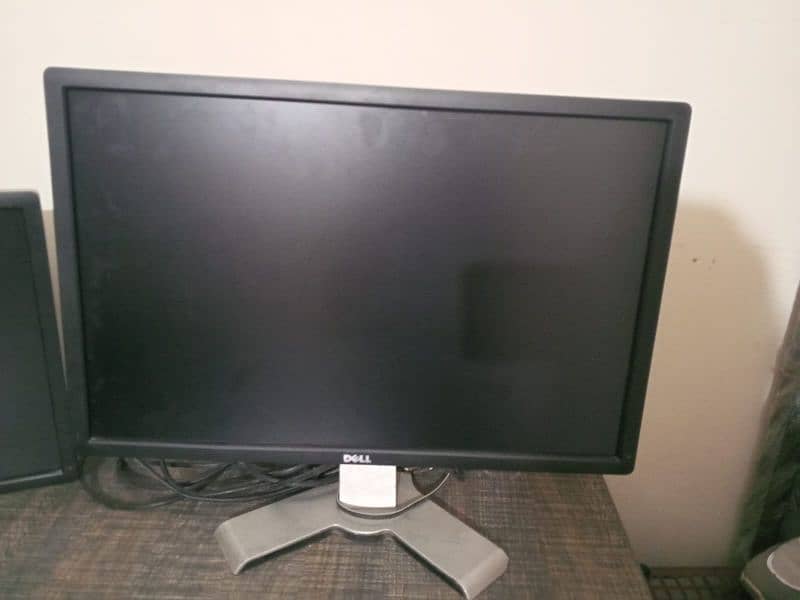 24 Inch Dell Model U2412M 2