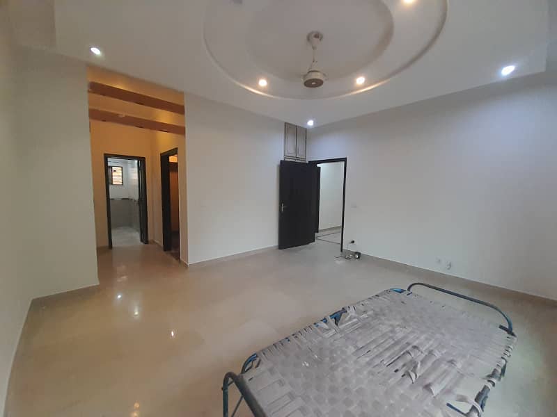 1 KANAL LAVISH LOWER PORTION FOR RENT IN DHA PHASE 1. 5