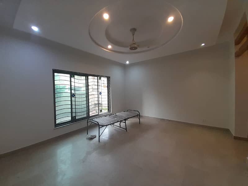 1 KANAL LAVISH LOWER PORTION FOR RENT IN DHA PHASE 1. 6