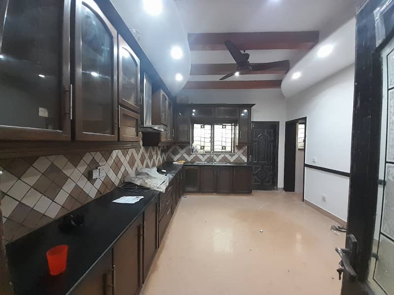 1 KANAL LAVISH LOWER PORTION FOR RENT IN DHA PHASE 1. 12