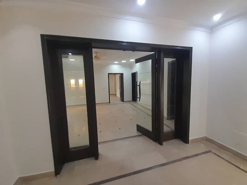 1 KANAL LAVISH LOWER PORTION FOR RENT IN DHA PHASE 1. 14