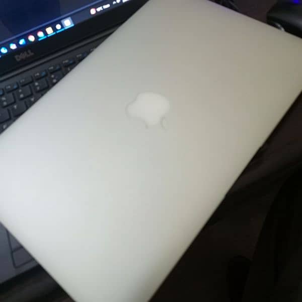 MacBook Air(13-inch, Mid 2013) with good condition 3