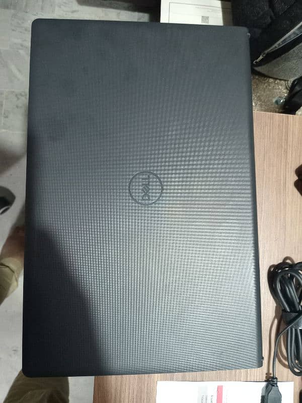 Dell Vostro 3520 0