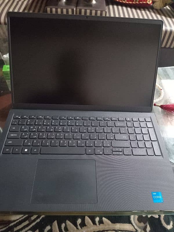 Dell Vostro 3520 1