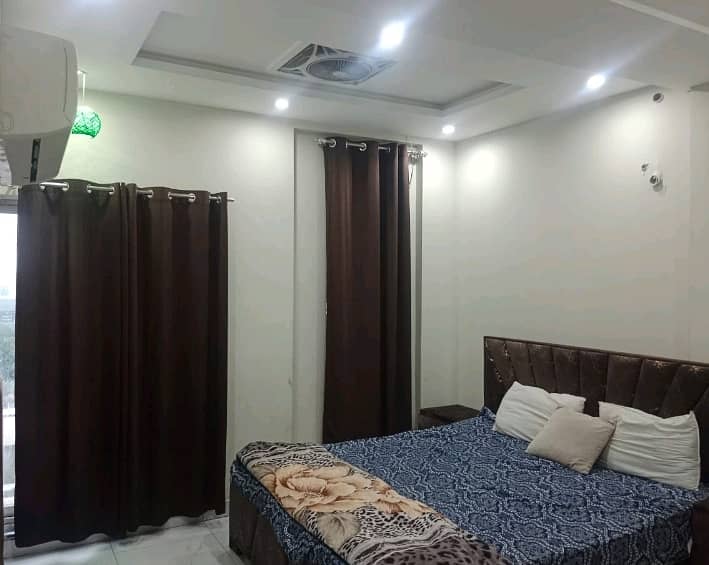 400 Square Feet Flat In Bahria Town For rent At Good Location 1