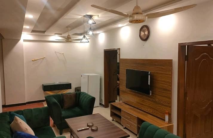 400 Square Feet Flat In Bahria Town For rent At Good Location 4