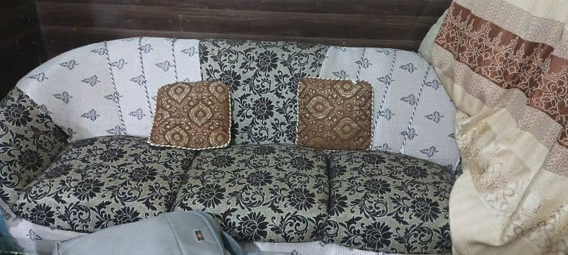 selling 5 seater sofa set 1