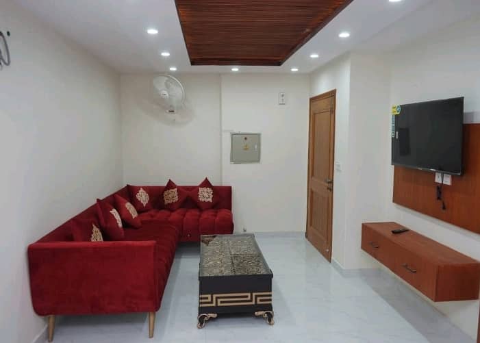 400 Square Feet Flat available for rent in Bahria Town - Sector C, Lahore 0