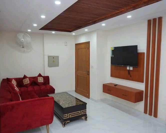 400 Square Feet Flat available for rent in Bahria Town - Sector C, Lahore 3