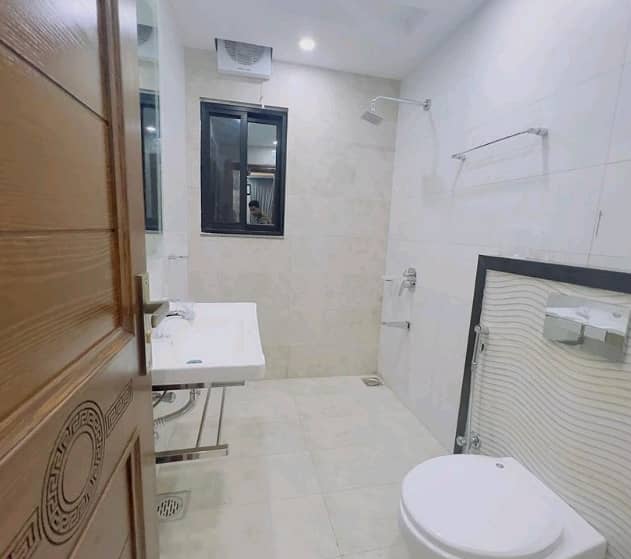 A Well Designed Flat Is Up For sale In An Ideal Location In Lahore 3