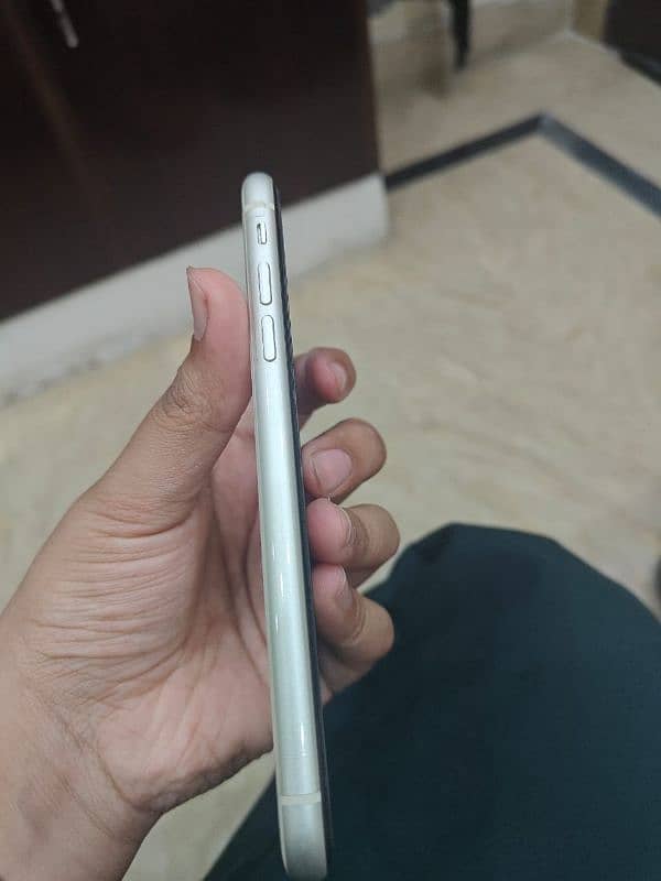 Iphone 11 pta approved 10/10 condition 5