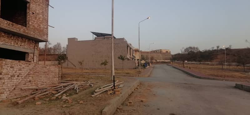 10 MARLA PARK FACE SOLID LAND HEIGHTED PLOT AVAILABLE FOR SALE IN BAHRIA HAMLET 2