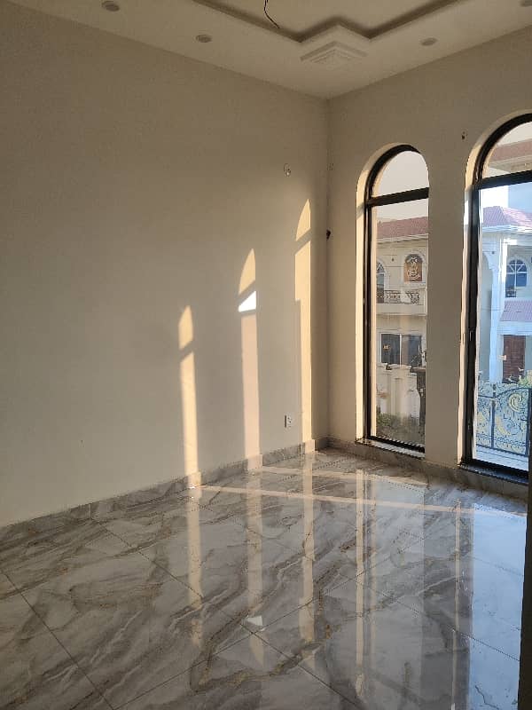 10 Marla Brand New House With Besment For Rent Near All Facilities 9