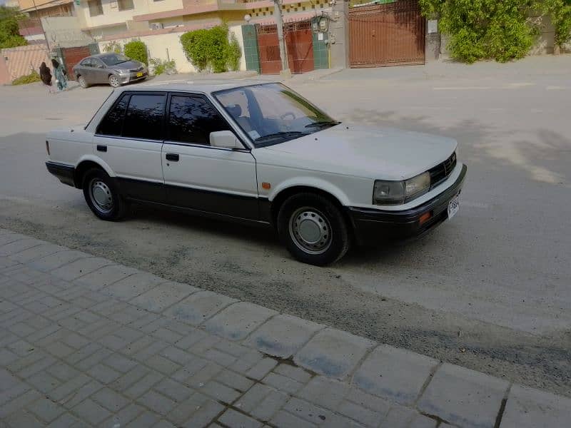 Nissan Blue Bird 1990 4