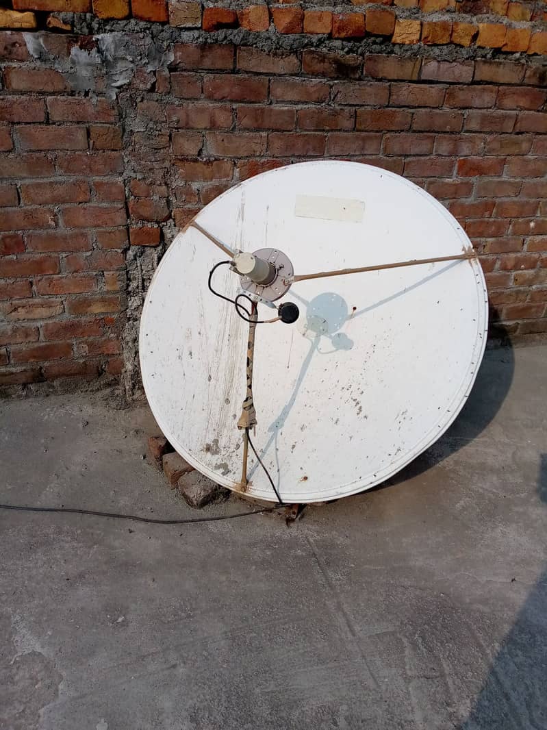 Dish antenna with receiver 2