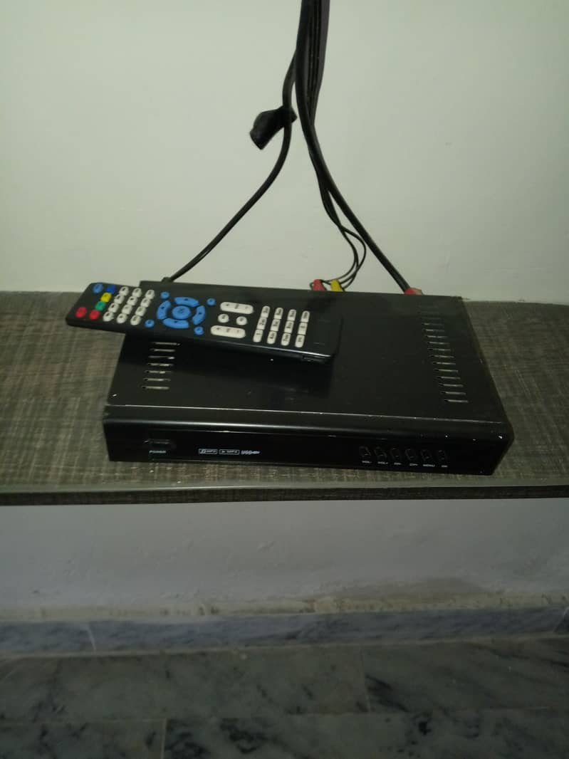 Dish antenna with receiver 3