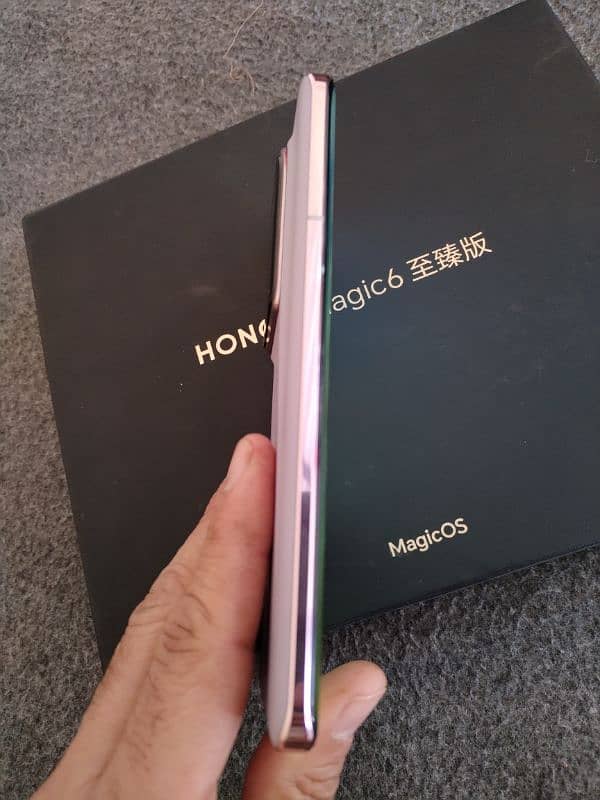 Honor Magic6 Ultimate 16/1TB 4