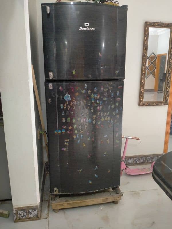 medium size dawlance refrigerator urgent selling 0