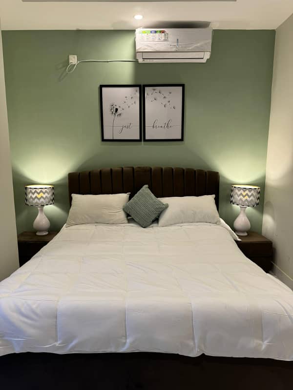 ONE BED FURNISHED Par Day FOR RANT IN GULBERG GREEN 19