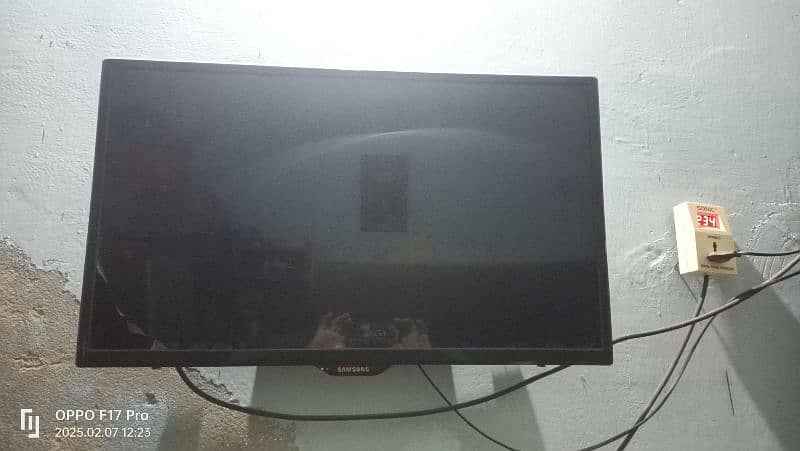 32 inch LeD TV for sale 2