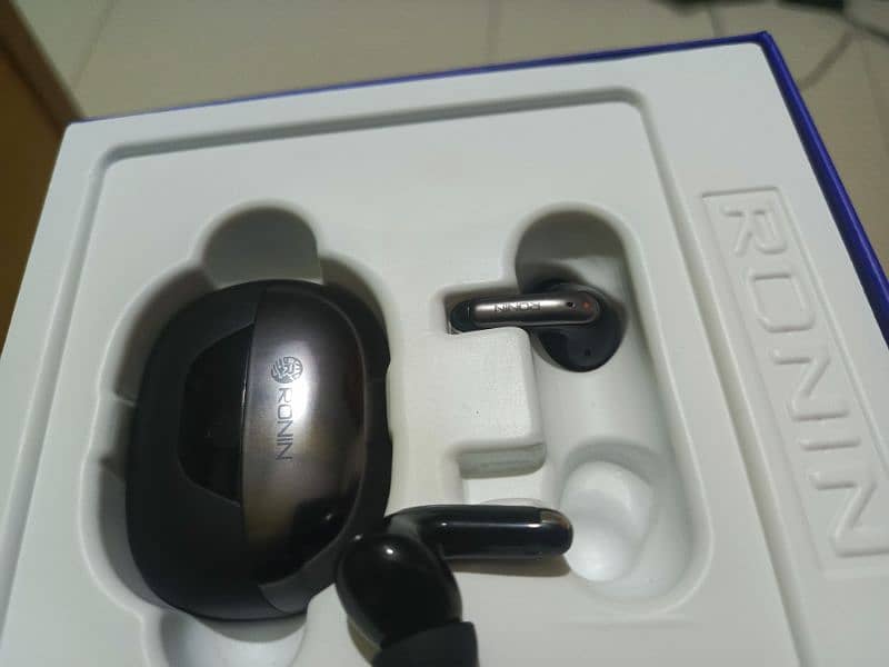 Ronin R-7010 Bluetooth Earbuds Black ANC Headphone 4