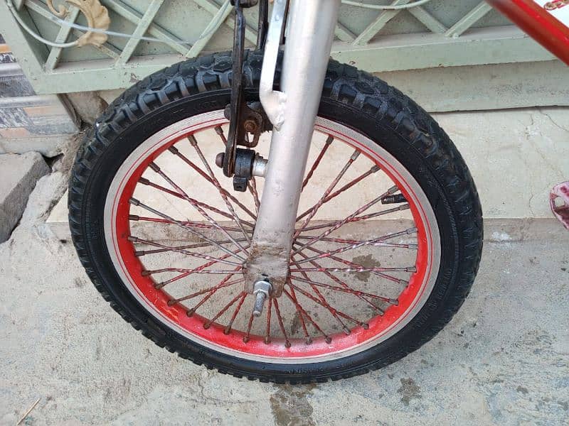 cycle size 16 inch , brakes in working conditions, tyre bi theehk hy 3