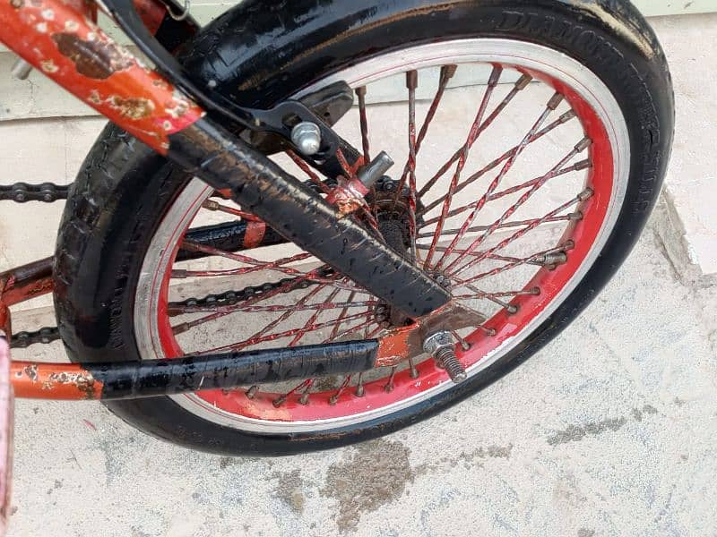 cycle size 16 inch , brakes in working conditions, tyre bi theehk hy 4