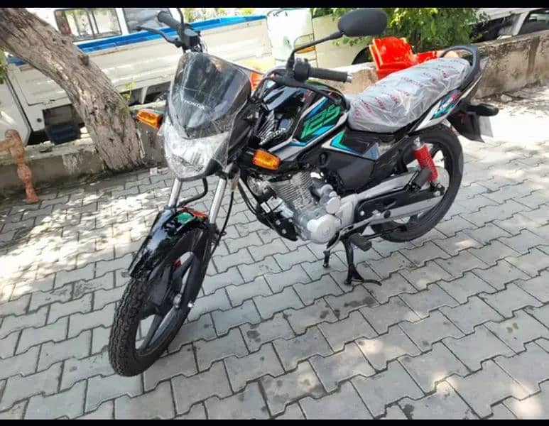 honda CB 125 F ( 2025 modal ) 0