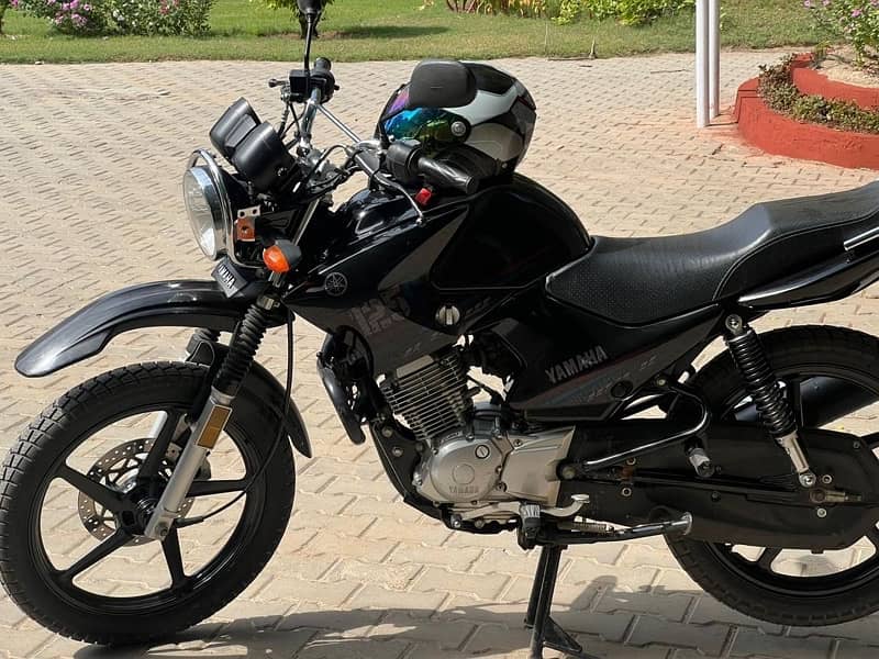 YAMAHA YBR 125G - Mettalic Black 2