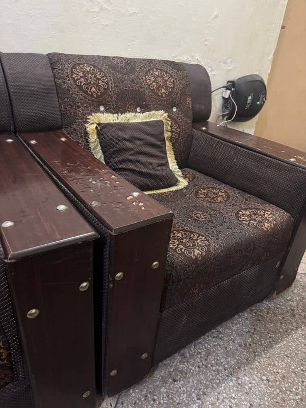 5 Seater Sofa Set With Cushions (Good Condition) 7