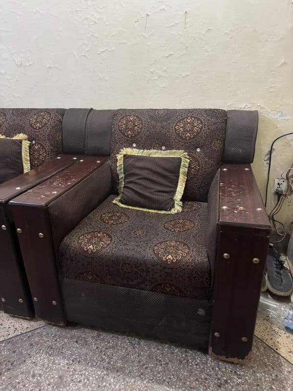 5 Seater Sofa Set With Cushions (Good Condition) 8