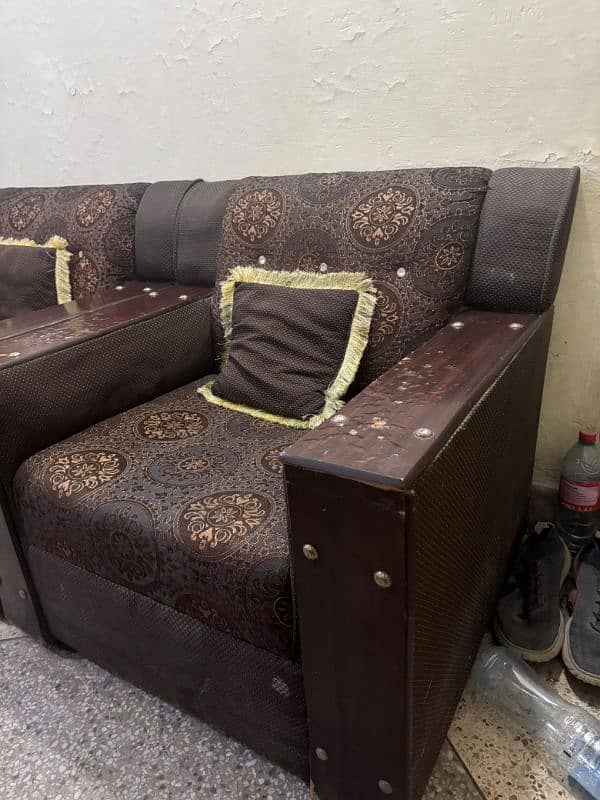 5 Seater Sofa Set With Cushions (Good Condition) 9