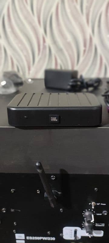 JBL wireless active SUBWOOFER 1