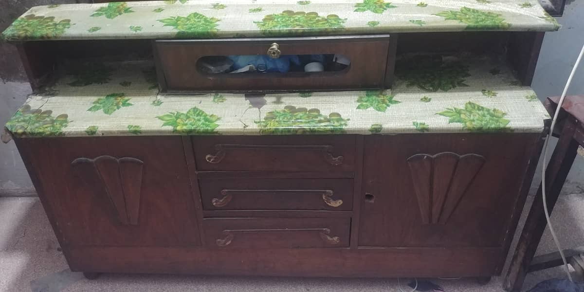 old dresing table wooden condition 10/8 0