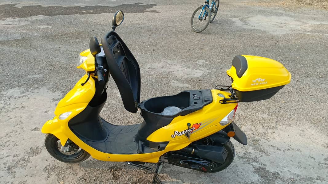 King Ramza Petrol Scooty 80cc, 2024 model 7