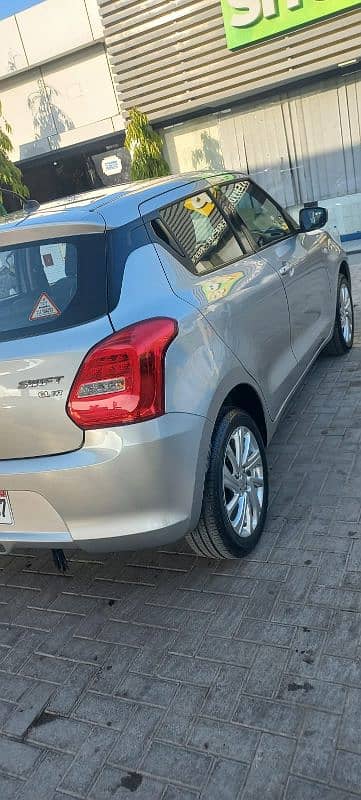 Suzuki Swift GL CVT 2022 4