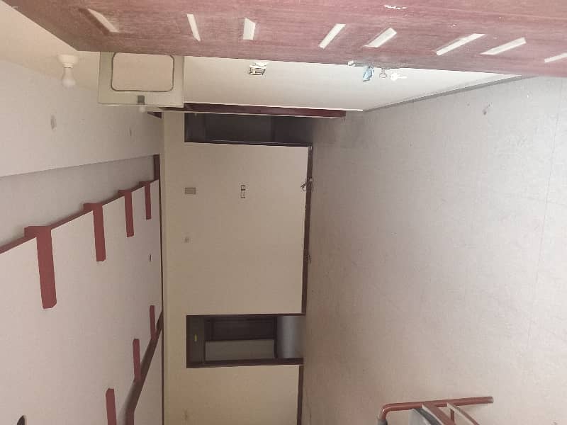 MAINTAIN PORTION ON 400SQURE YARDS 3BAD DD 2ND FLOOR WITH ROOF TERRACE 25