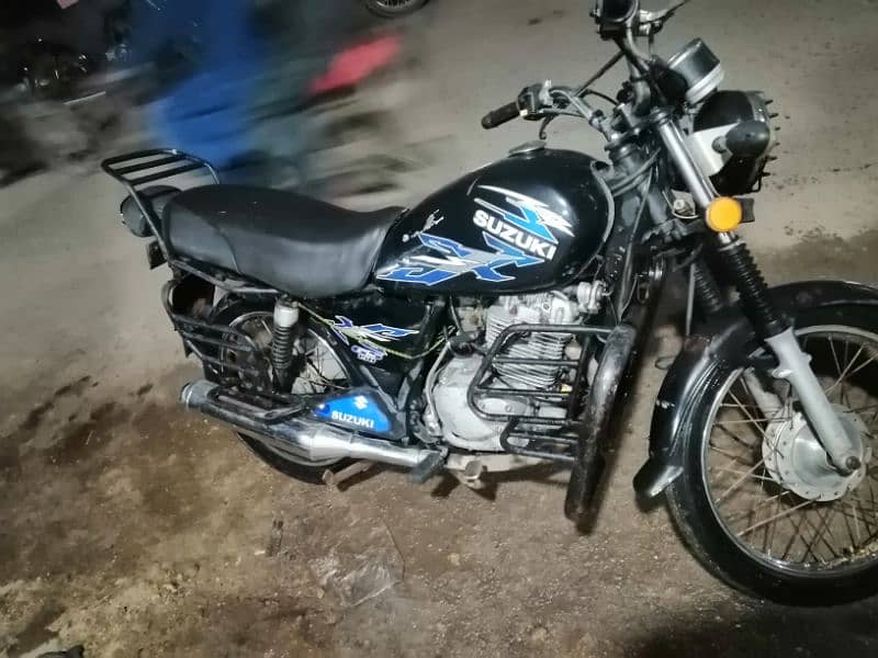 Suzuki GS 150 Karachi Reg 2014 model exellent condition engine perfect 2