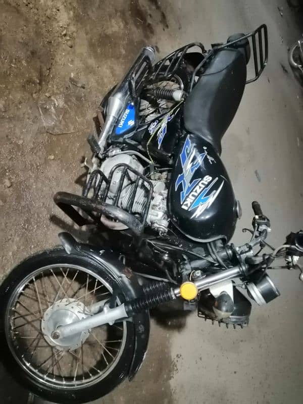 Suzuki GS 150 Karachi Reg 2014 model exellent condition engine perfect 4