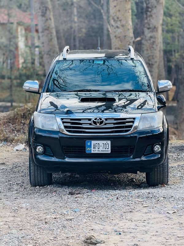 Toyota hilux vigo invincible 2013 1