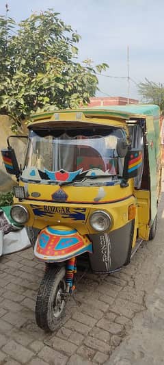 Rozgar CNG riksha