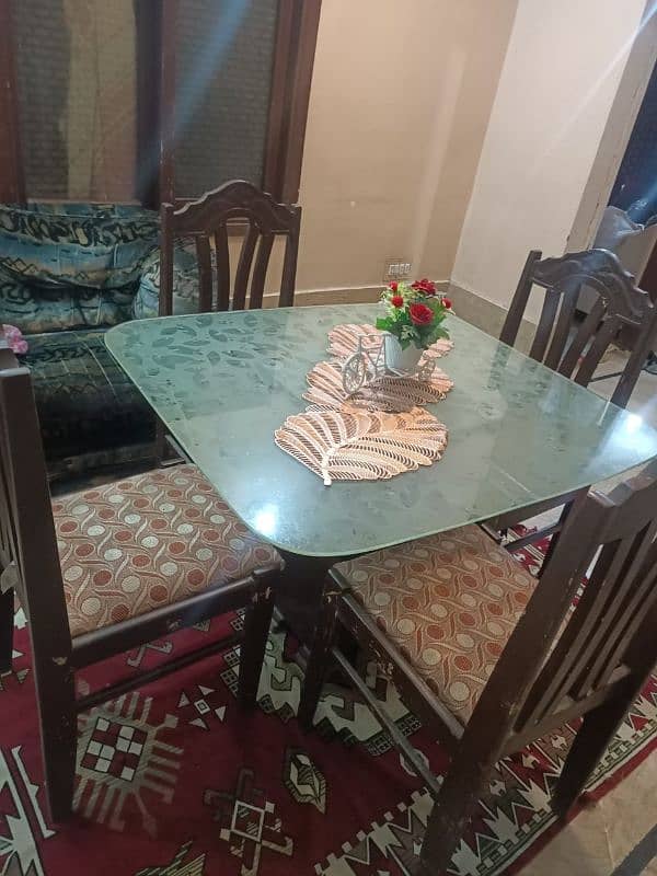 dinning table with 4th chairs 2