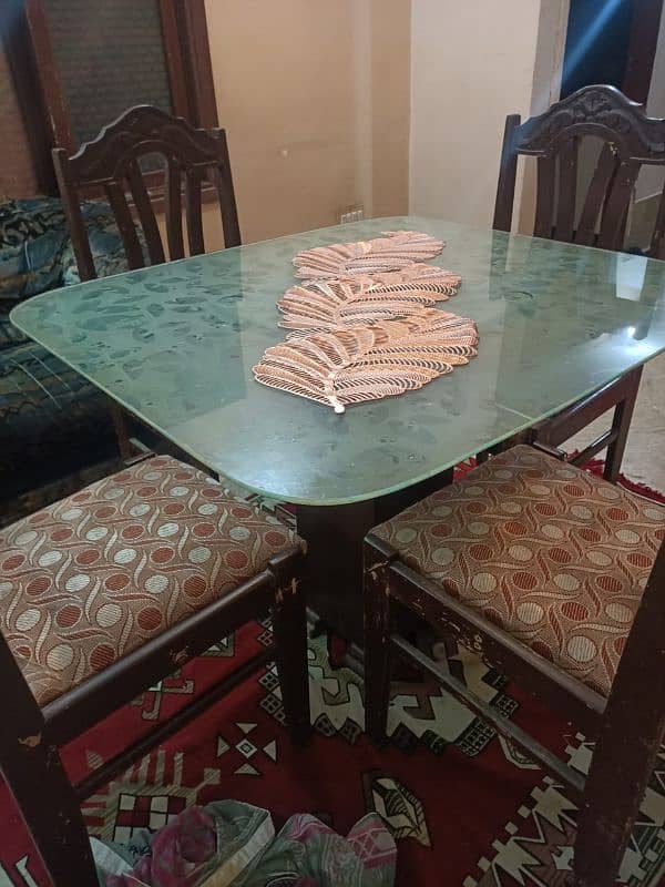 dinning table with 4th chairs 3