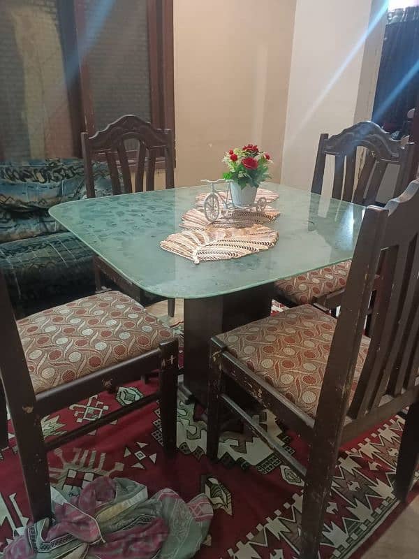 dinning table with 4th chairs 4