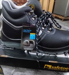 safetoe hiking and labour shoe